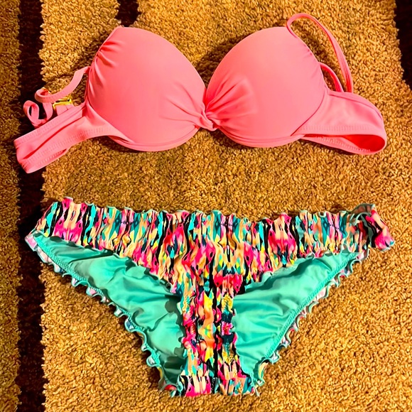 Shade and shore - Picture 1 of 3